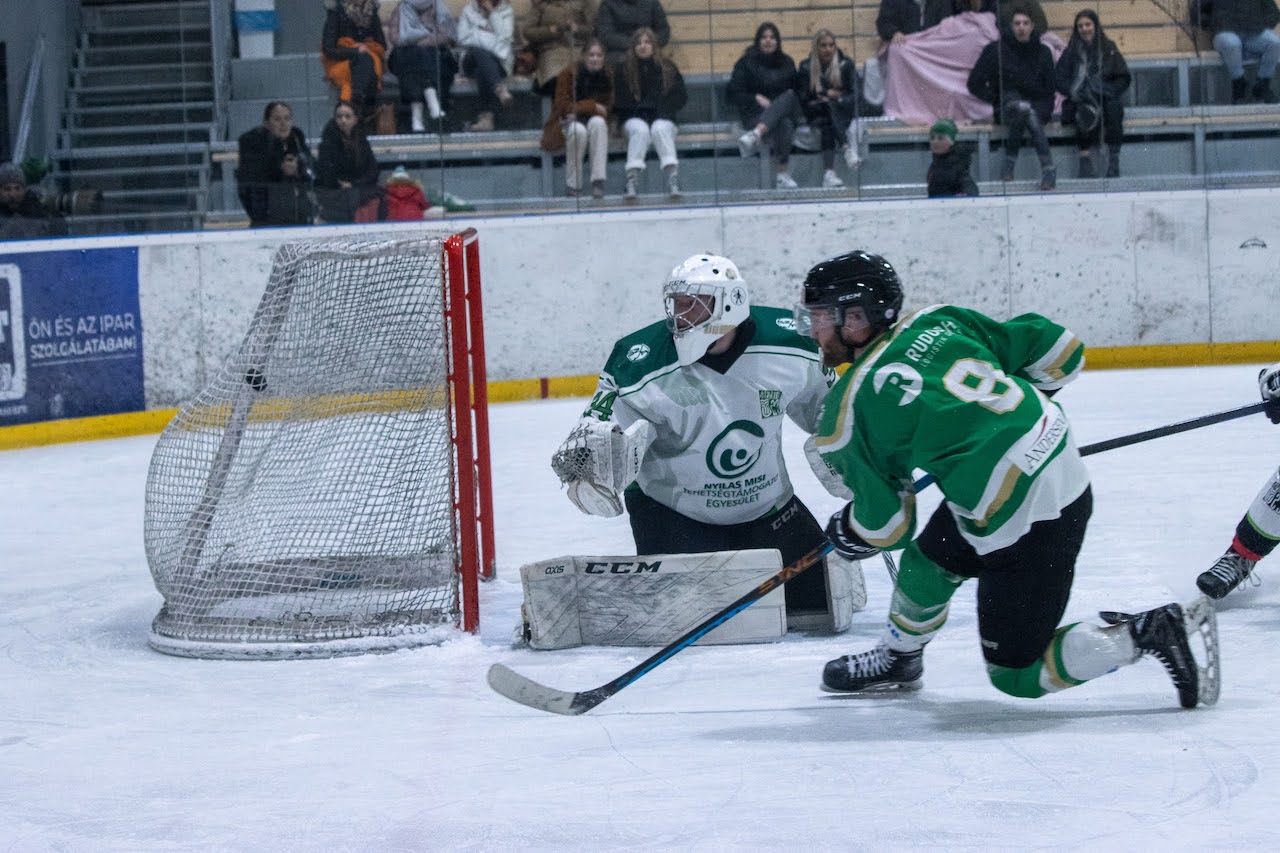 Two wins in two days!  UNI GYŐR ETO vs Sapientia U23 5–3